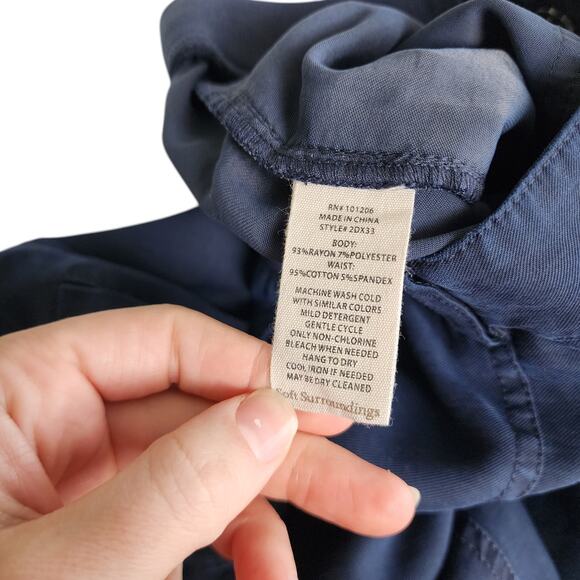 Soft Surroundings Womens Pali Shorts Size Medium Navy Blue Cargo Relaxed Modest - Picture 8 of 11